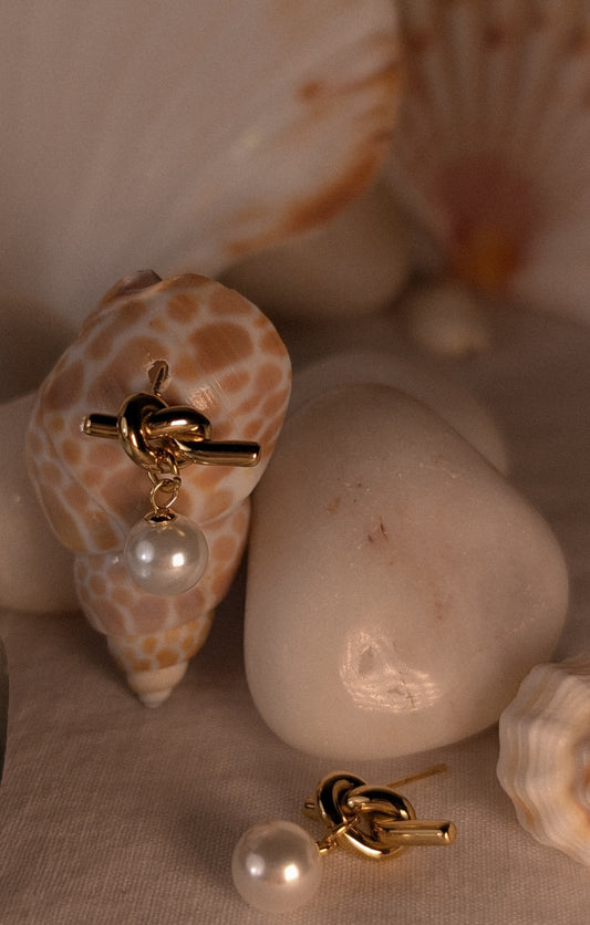 NIVA Knot Your Average Pearl Earrings