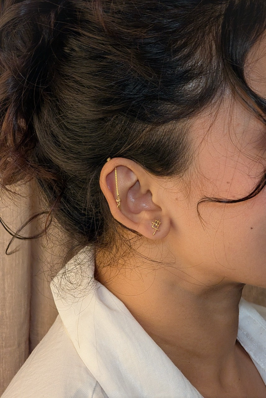 NIVA Criss-Cross Mini Studs