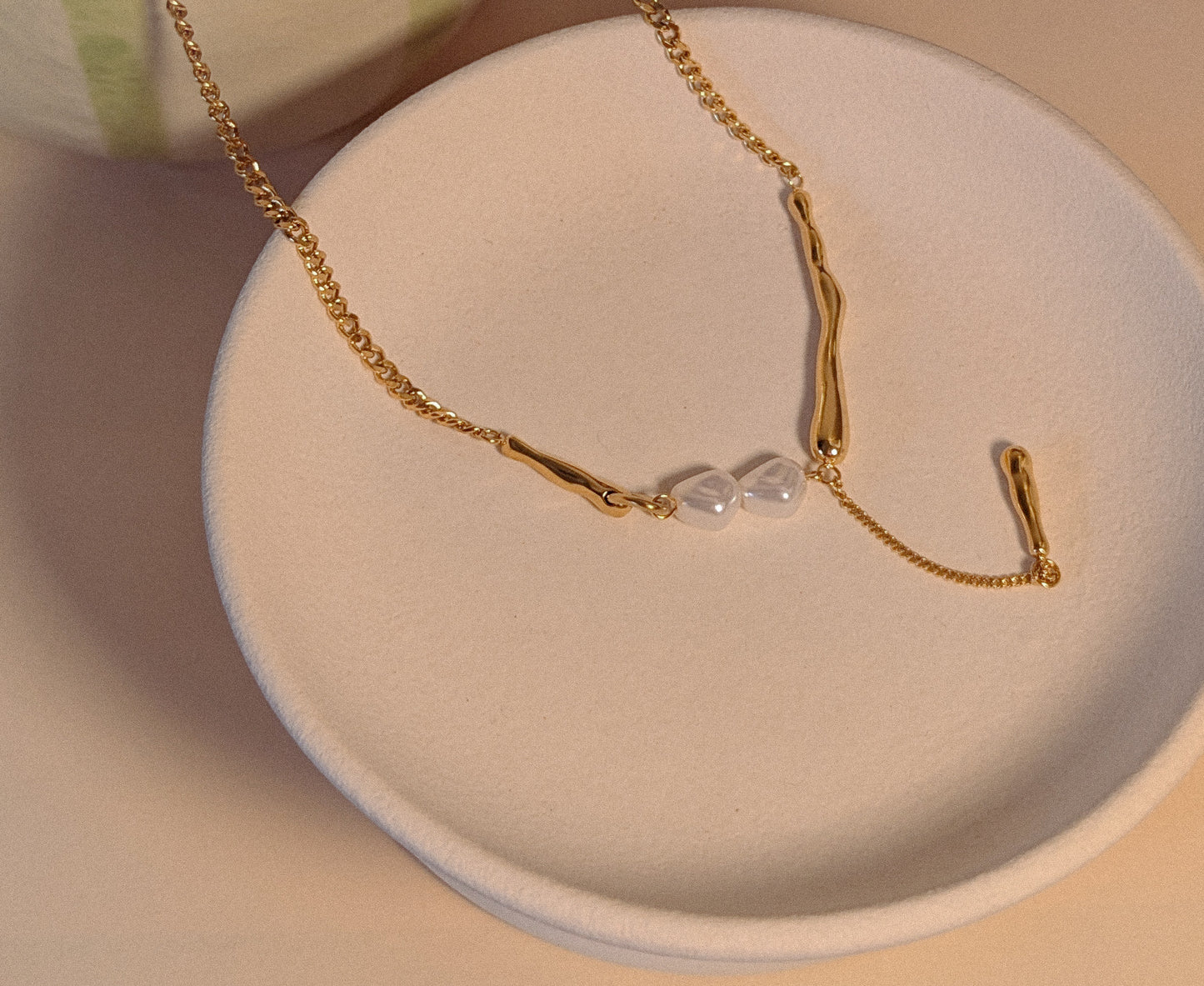 NIVA Wavy Mood Pearl & Melt Pendant Necklace