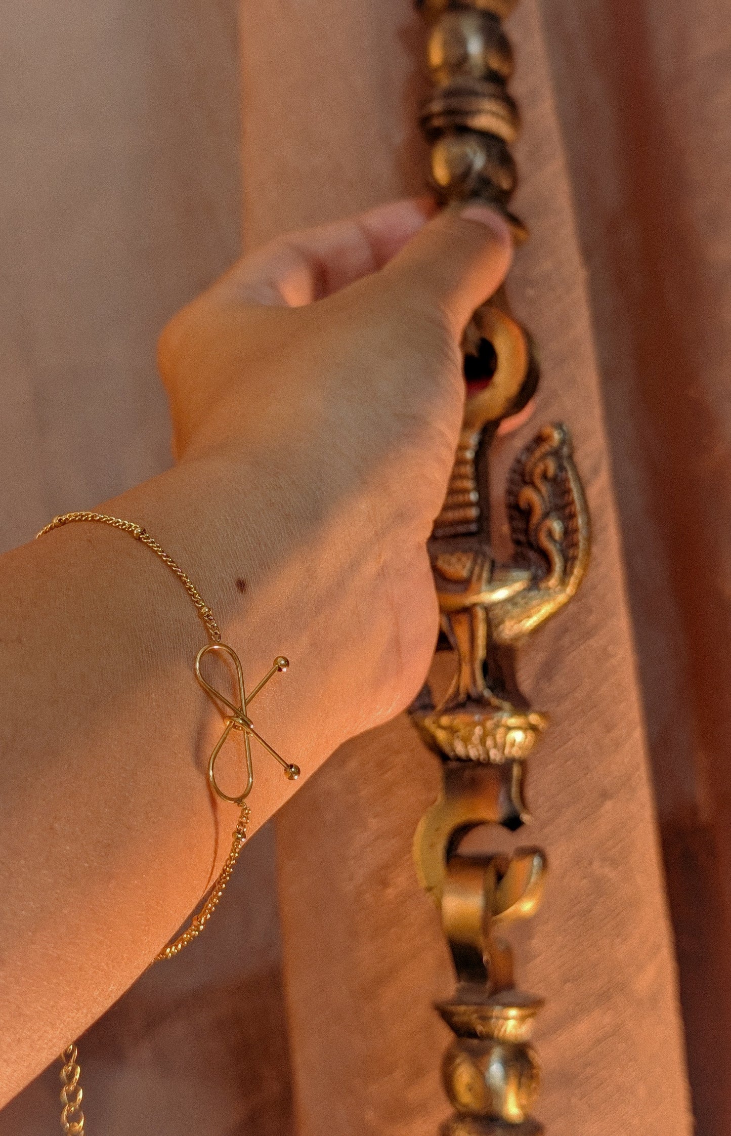 NIVA Sweet Knot Thing Bracelet