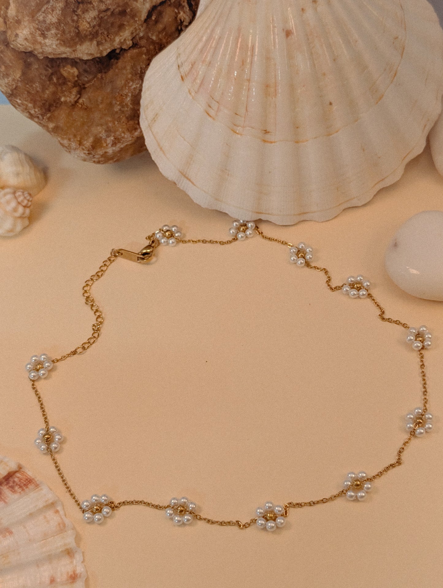 NIVA Bloom Loop Daisy Bead Necklace