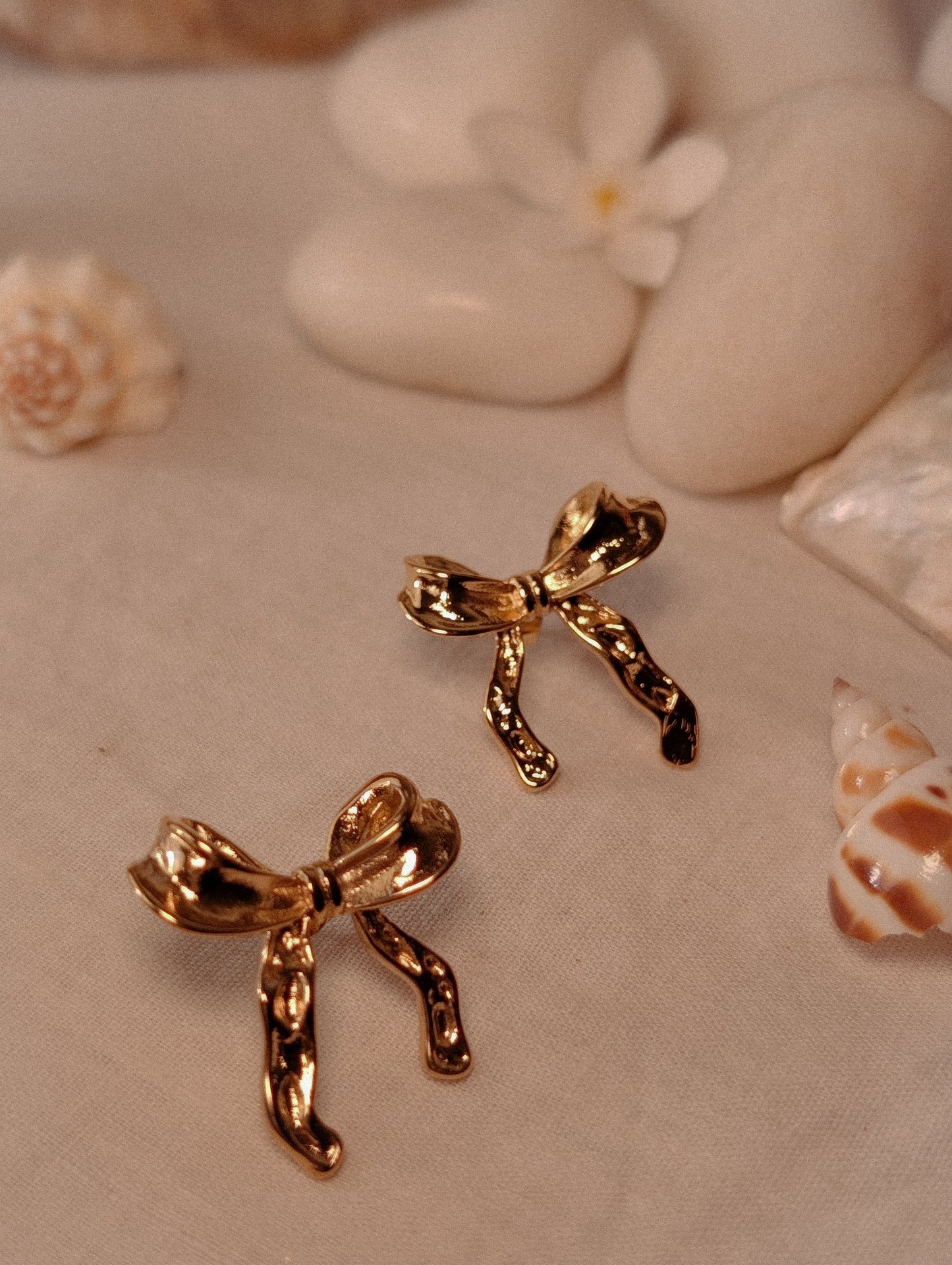 NIVA Tie Me Pretty Solid Bow Earrings