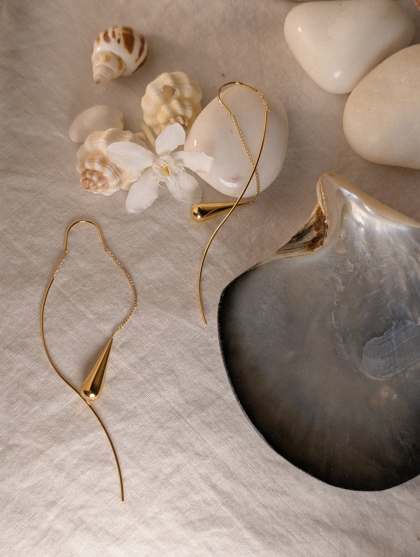 NIVA Dewdrop Trail Earrings