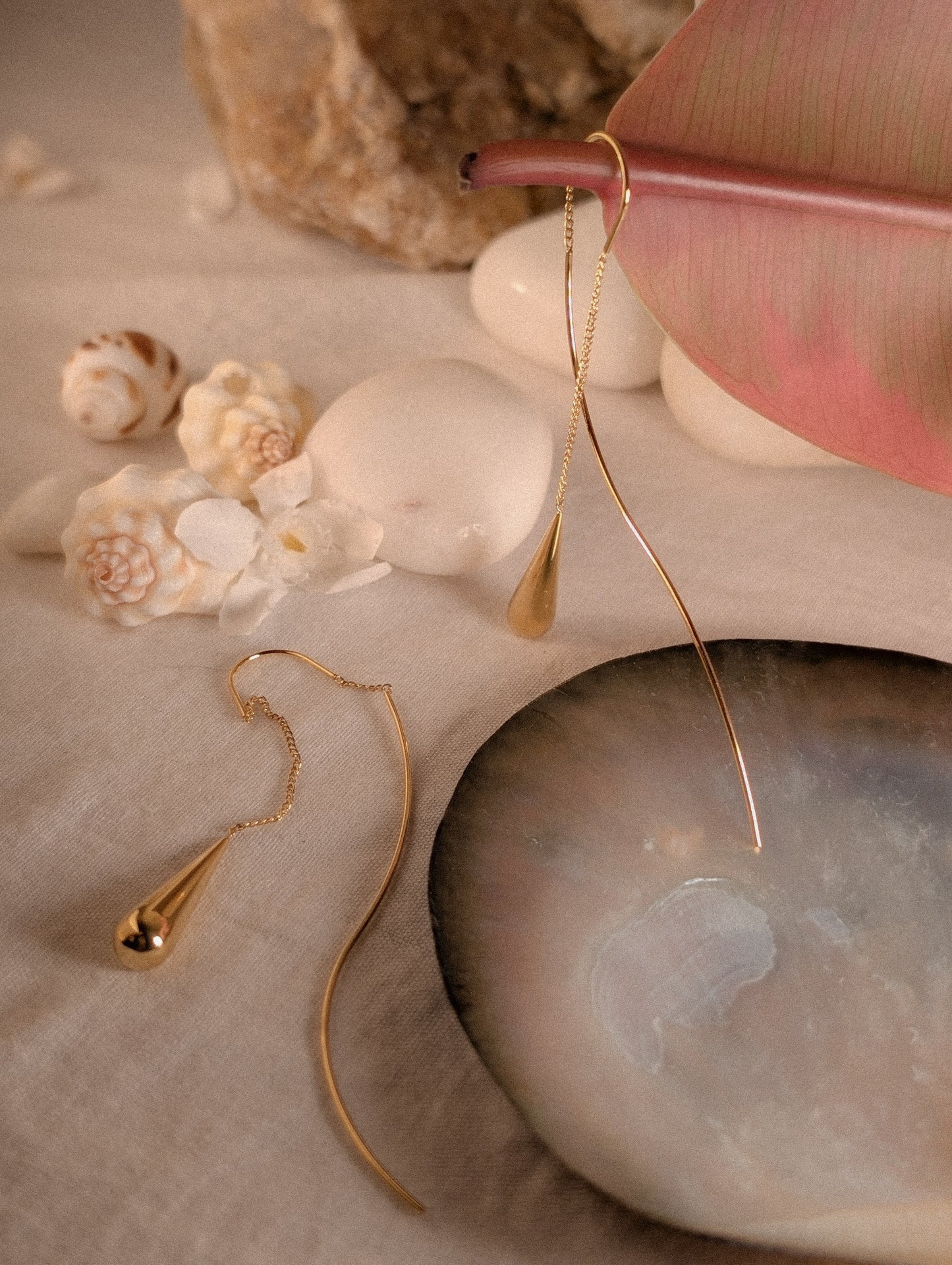 NIVA Dewdrop Trail Earrings