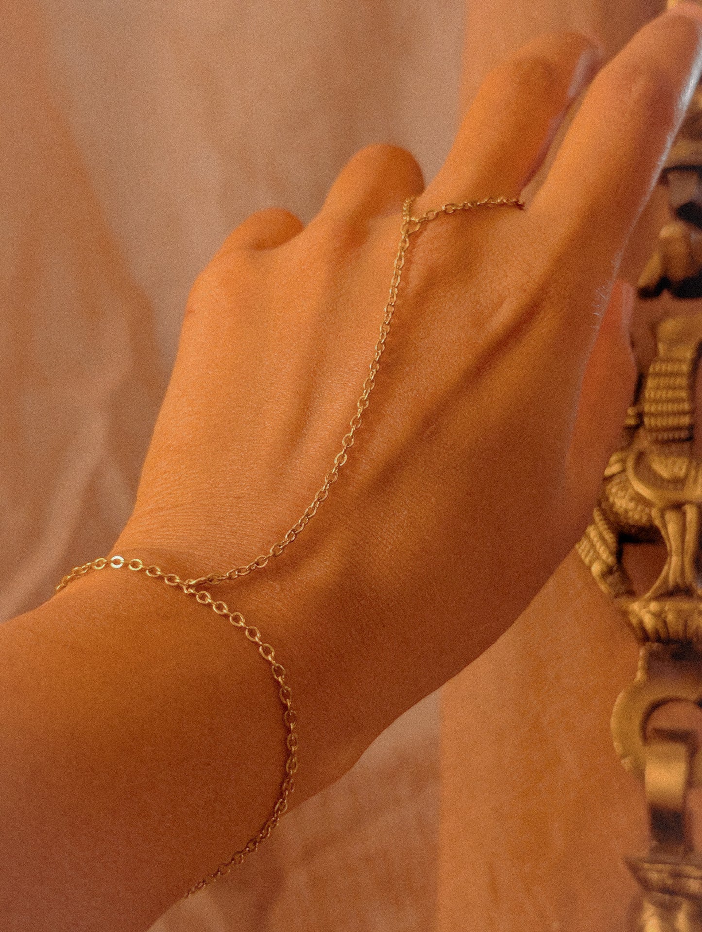 NIVA Golden Glimmer Minimal Hand Chain