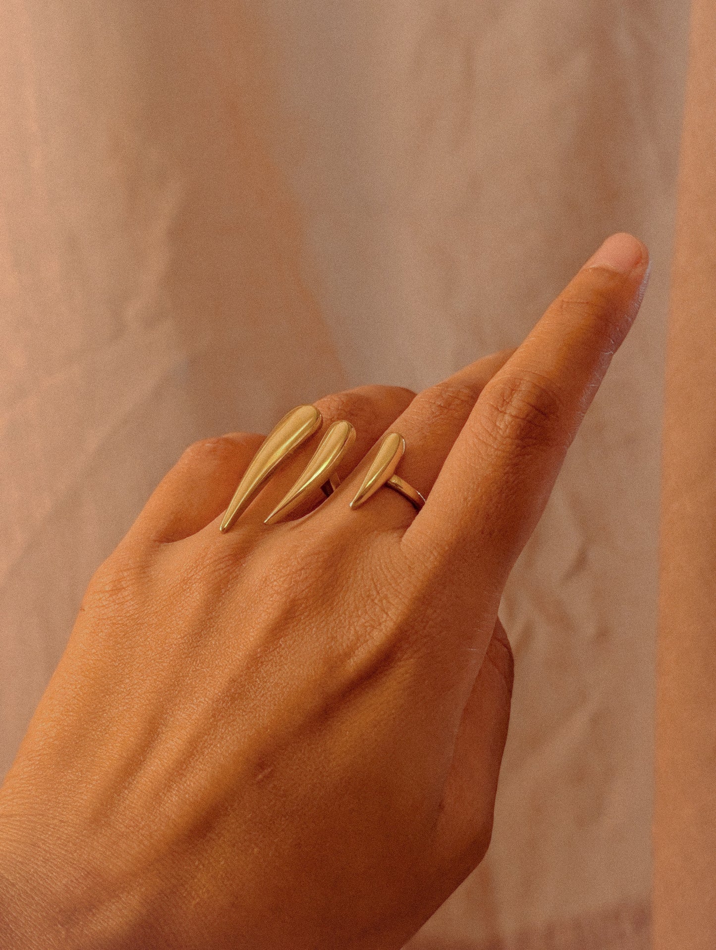 NIVA Claw Me Crazy Double Finger Spike Ring