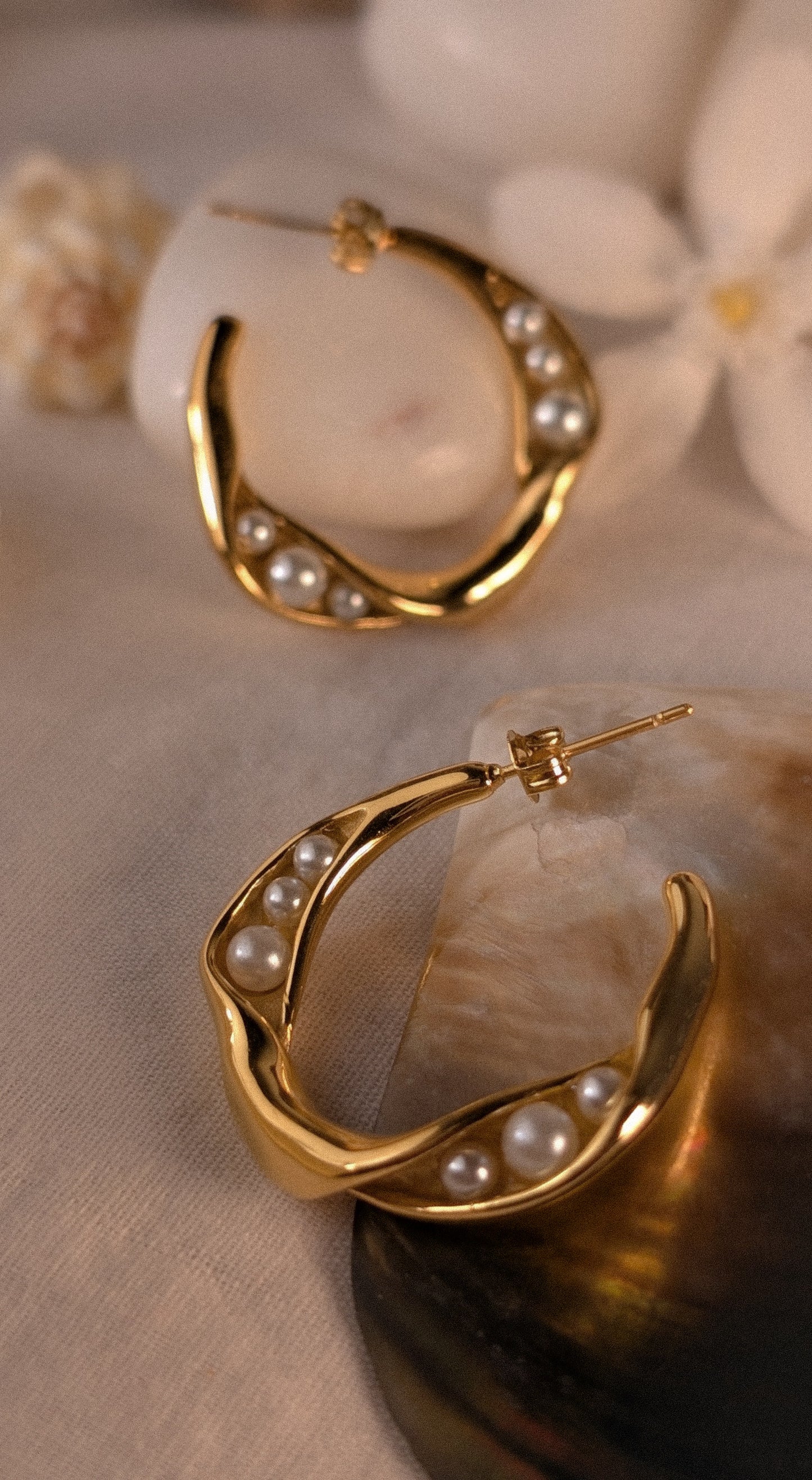 NIVA Pearl Swirl Hoops